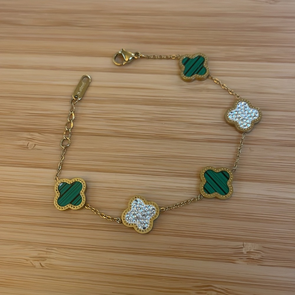 Gold clover bracelet